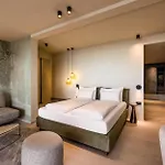 Stroblhof Garda Active Family 5*
